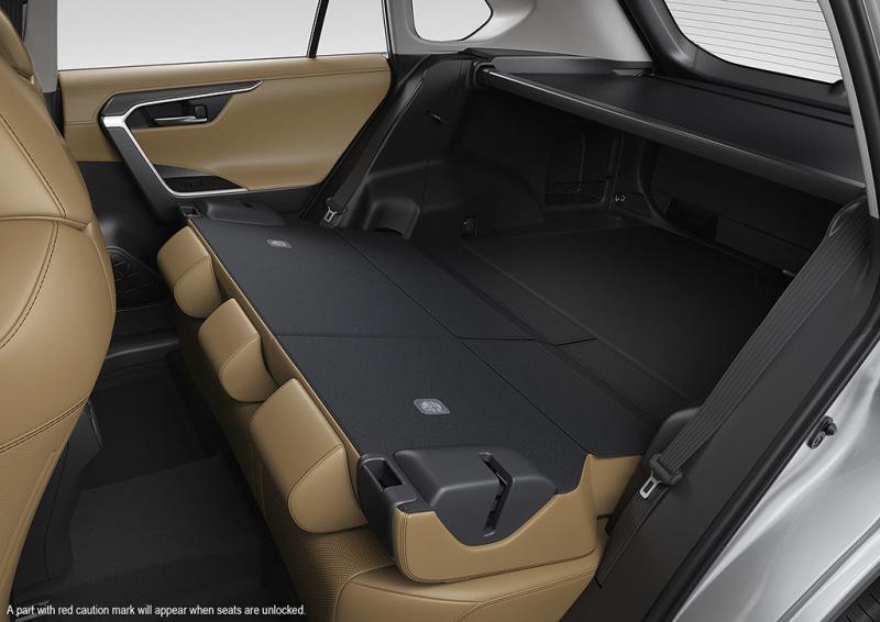 将后座椅背平放，可大幅增加行李厢空间容量。