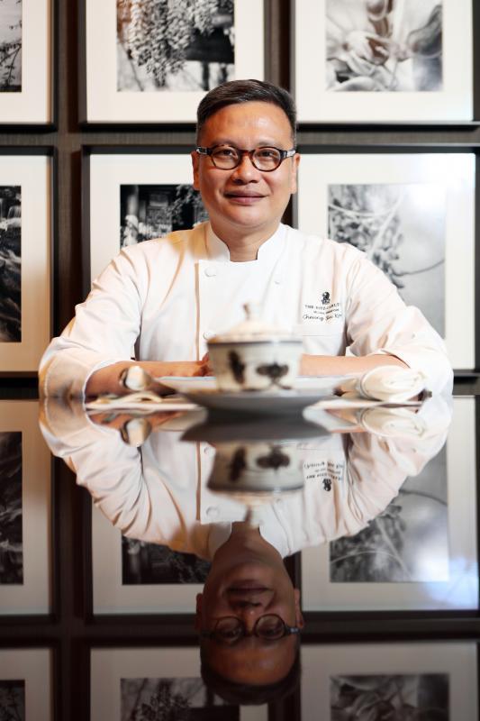 夏苑中餐馆行政总厨张肇刚有超过30年的烹饪经验。（林泽锐摄影）
