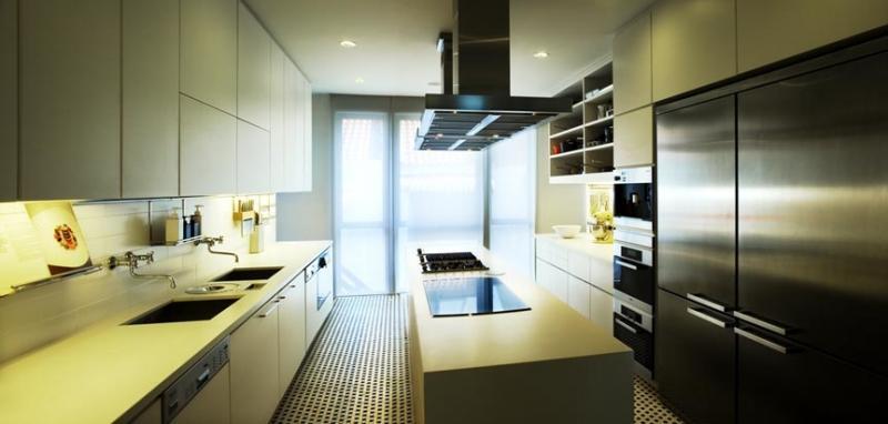 厨房是屋主的重要地盘,占二楼三分一面积,厨房配备可媲美餐馆。