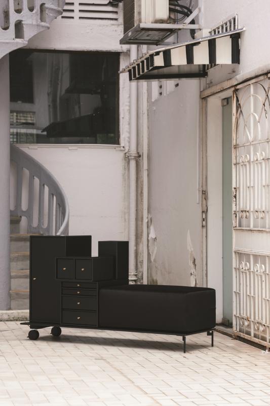 UPSTAIRS_ 设计师卓康伟的“Vice”混合式沙发兼橱柜。