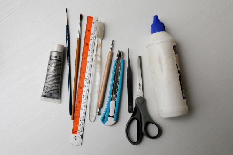 林佩雯制作模型的工具很简单。