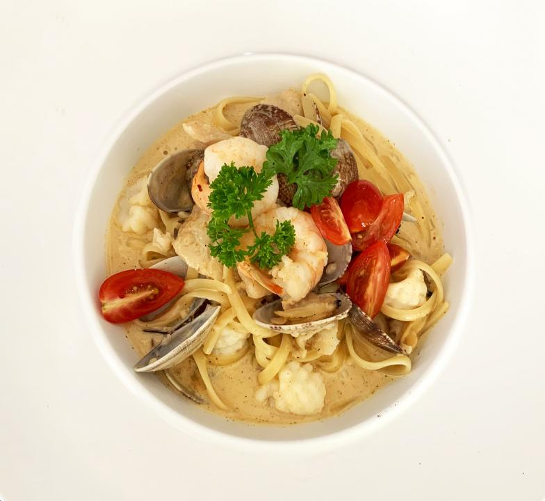 吃Western冬炎奶油意面