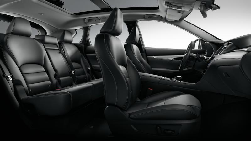 QX50为较大型SUV,空间宽敞得多。