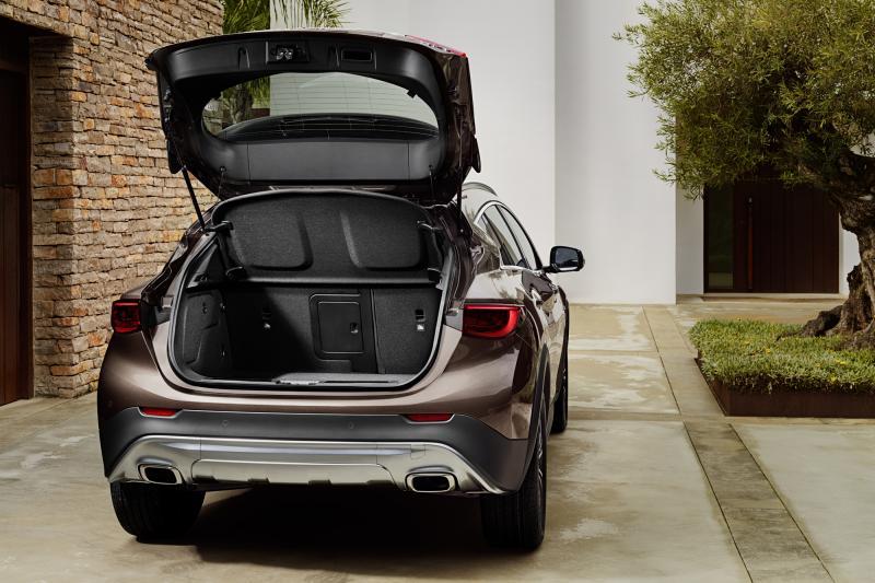 QX30行李厢容积有368升。