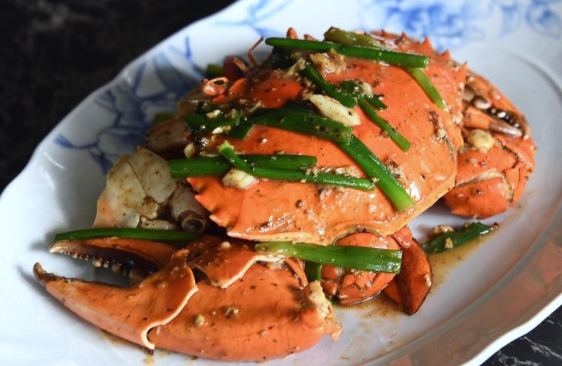 白胡椒斯里兰卡螃蟹是“饭夫人”的招牌菜肴之一。 