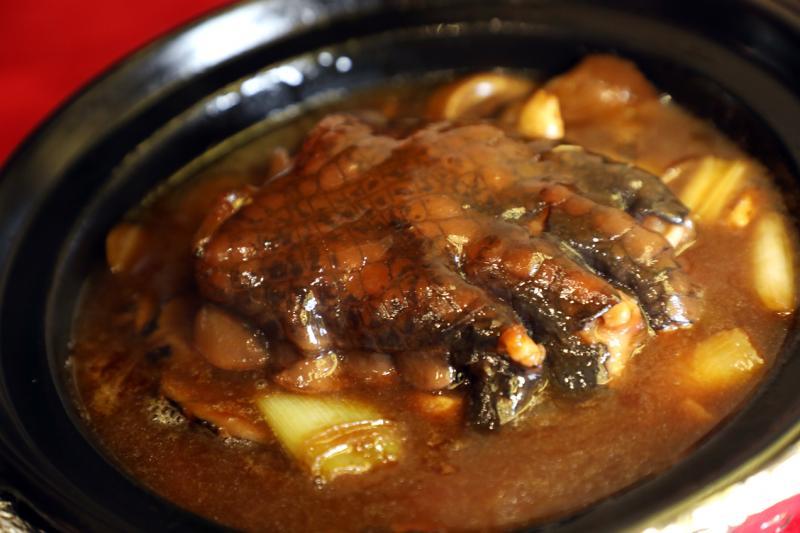 根据食材来源而定，品珍宫间中会推出特色佳肴，如鳄鱼掌。