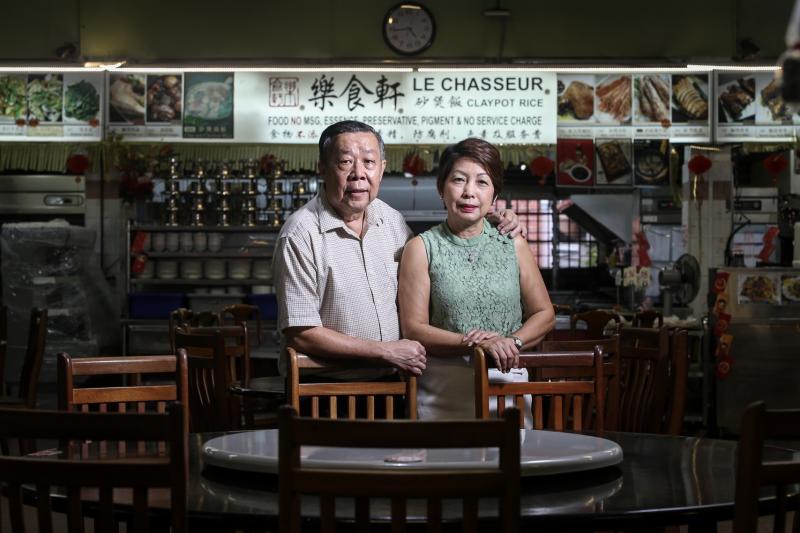 夫妻档林仰潮和陈秀贞在友诺士工业区经营乐食轩。（叶振忠摄影）