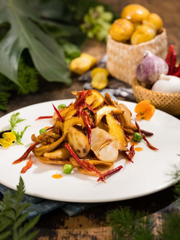 stir_fried_wild_porcini_mushroom_with_dried_chillies_gan_jiao_ye_sheng_niu_gan_jun__Large.jpg