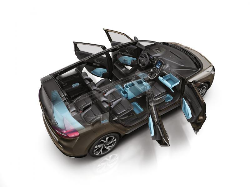 全车有13个收纳空间，前排座椅椅背还各有一个小板可以放下，让孩子放置平板电脑。