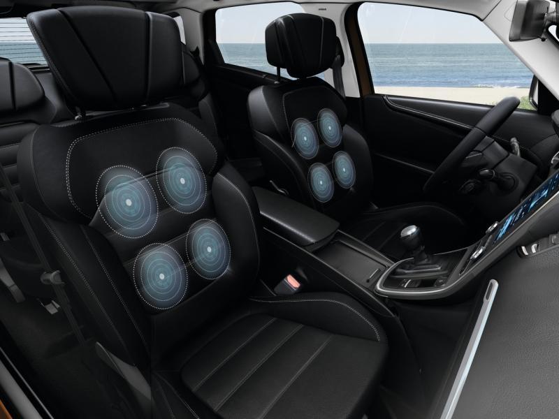 司机和前排乘客座椅备有按摩功能。