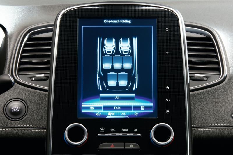 中控触屏让你一键搞定，轻松平放第二排和第三排座椅。