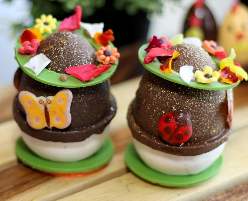 泛太平洋酒店的鸡蛋形状青柠椰子蛋糕。