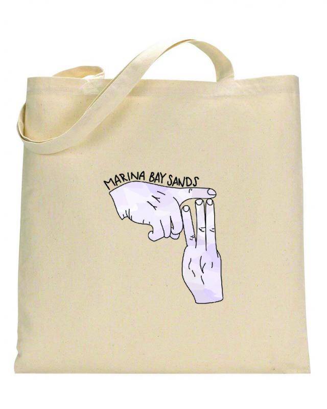 用手比画新加坡故事