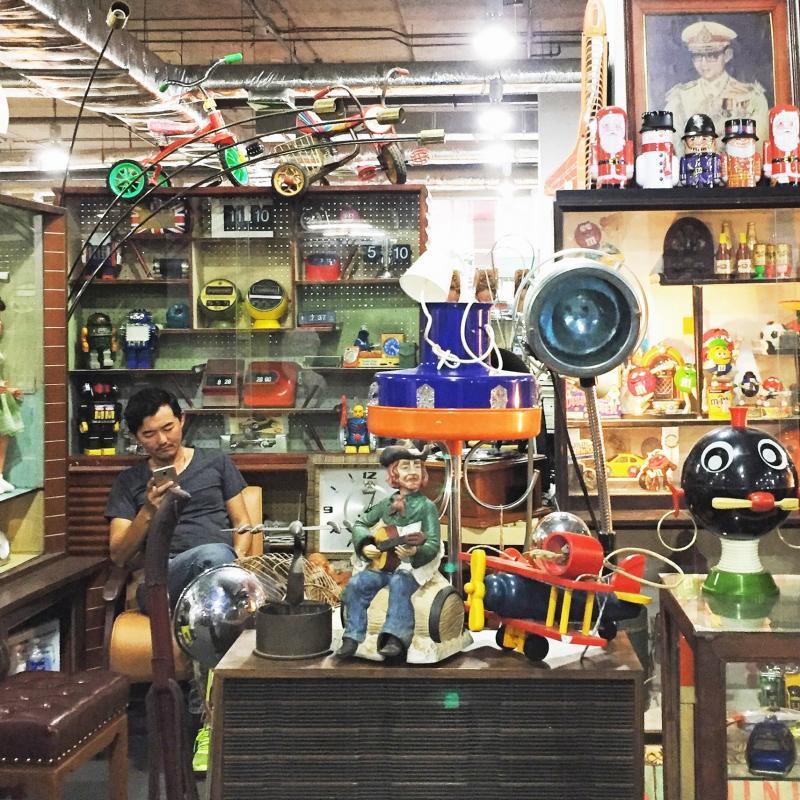 不同摊位的摆饰美学，个个都是装置艺术。