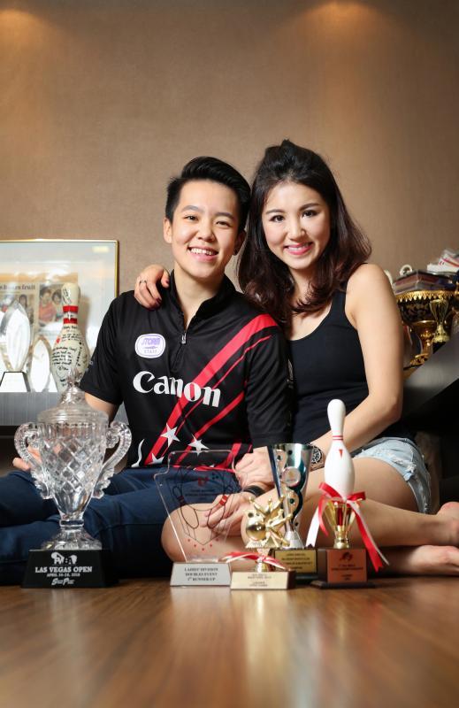 黄琳芷一直是妹妹黄琳芳（右）的榜样，她在保龄球运动上的成就也让妹妹引以为荣。