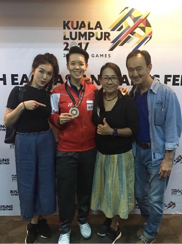 2017年吉隆坡东南亚运动会全家到场支持黄琳芷（左二）。