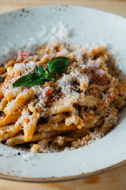 手卷意面Strozzapreti只用水和小麦粉制成。(Pasta Bar)