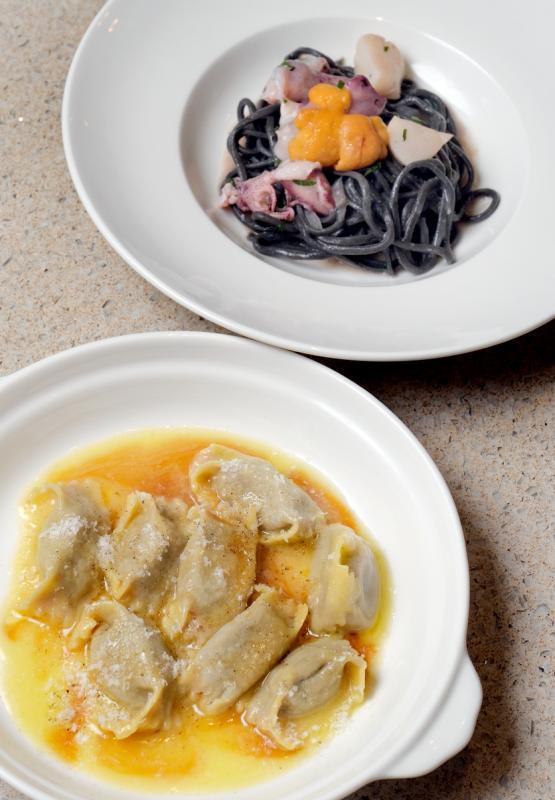 Agnolotti意饺和Tagliolini Nero手工墨鱼汁细宽面构思巧妙。