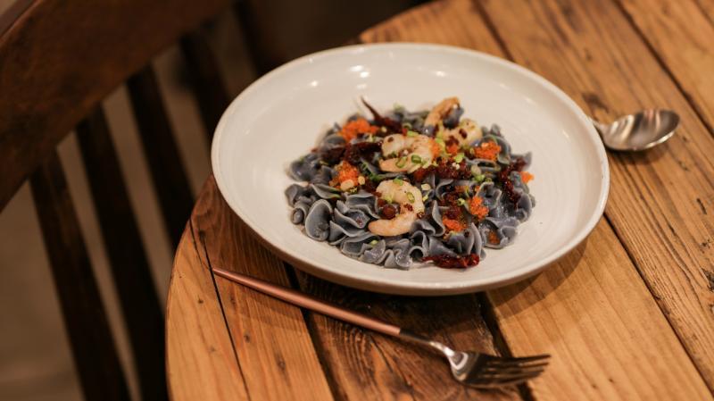 Prawn Olio Olio鲜虾卷形意面带辣,拥有劲道弹牙的口感。(Pasta Supremo)