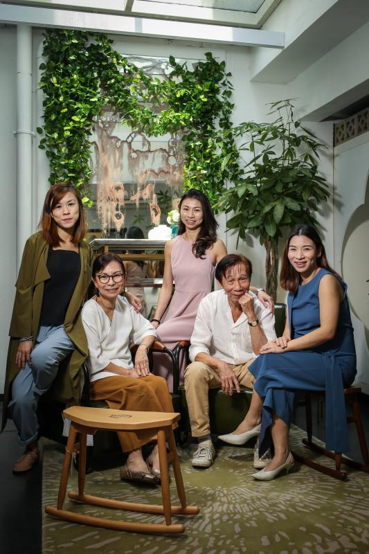 林芳纬做创意家具，林妍惠拥有服装品牌，林祉君张罗艺术书展；三姐妹都以创意为事业，她们的父母亲也在艺术领域驰骋，一起撞击出火花。