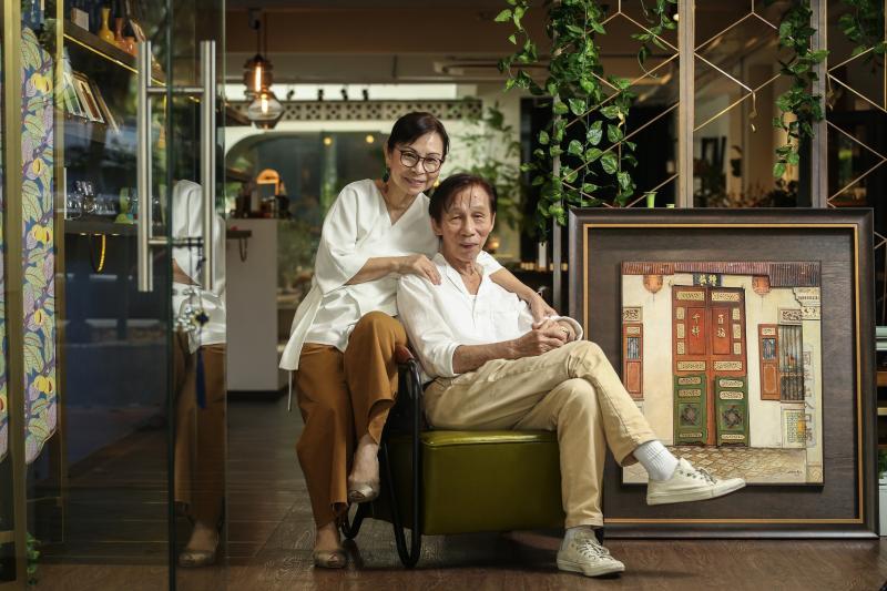 画家林炳耀（右）称妻子郭彩鸾为他的支柱，有她的扶持，他才有今天的艺术事业。