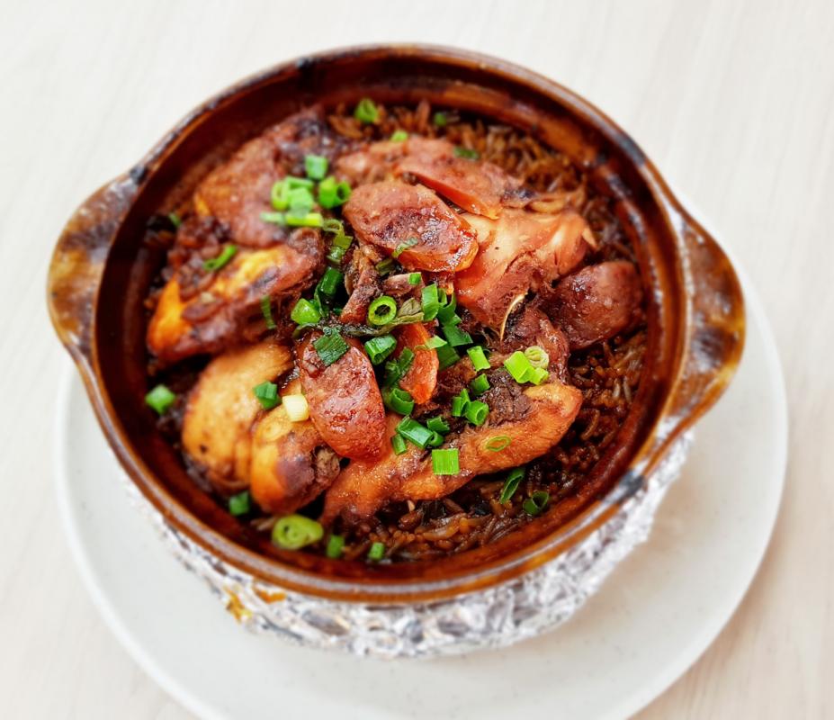 砂煲腊味滑鸡饭