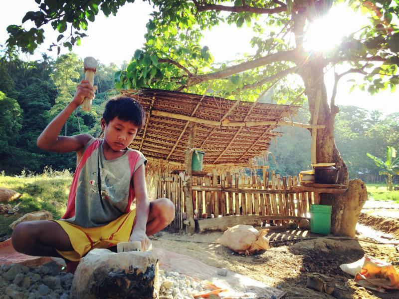 《童工》揭露各地儿童的工作情况。（三角六零度照片）