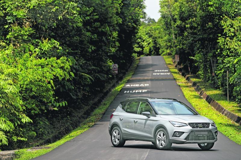 车子C柱的“X”标志，宣示“跨界”主权。