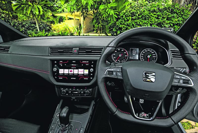 8英寸中控多媒体娱乐触屏，操作容易。