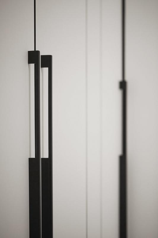 衣橱把手都是特制的。