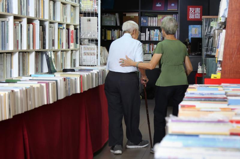 宋兆裕数十年来获得妻子吴美娇默默而有力的支持。