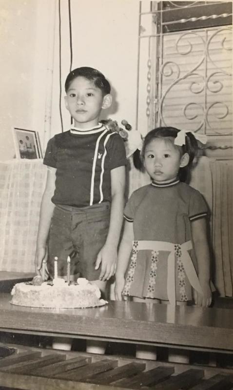 宋志忠、宋恩玲两兄妹从小懂得互相照顾。（受访者提供）