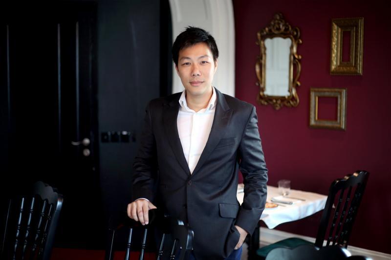 本地餐饮活动公司Savour负责人陈耀京看好高级时尚涉足餐饮的发展趋势。（龙国雄摄）