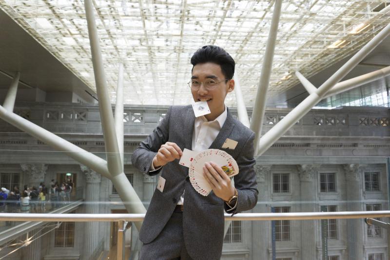 数码魔术属于新型魔术,需要大力推广,江天阔认为自己负有更大的使命。