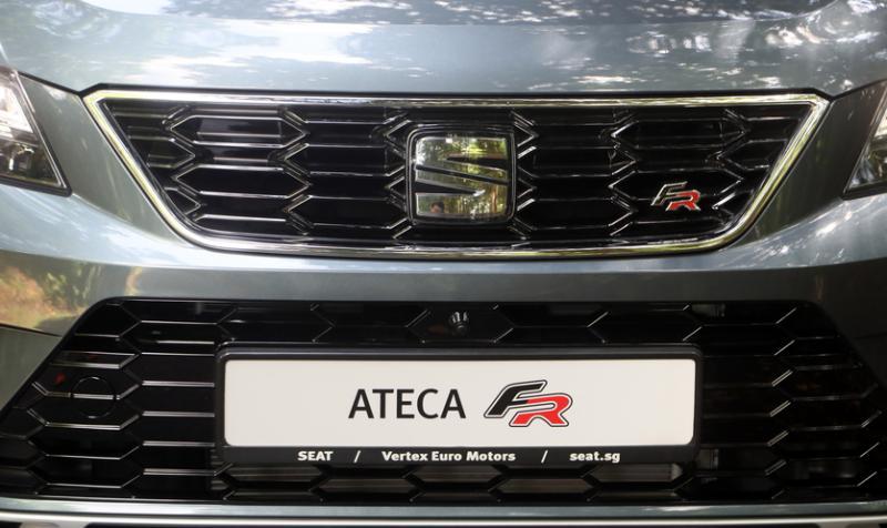 车头前方的S标志，也是一个感应器。