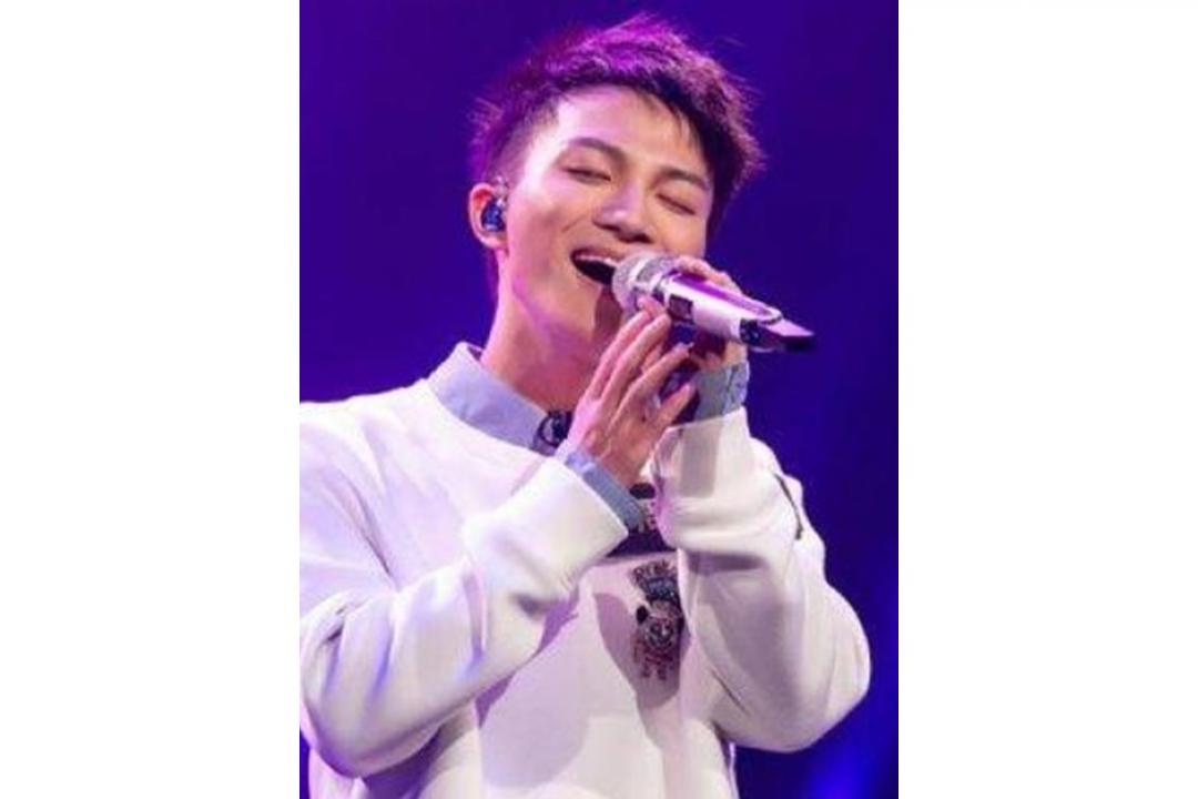 周深在《声入人心》初登场就以一曲“Time to Say Goodbye”让导师们惊叹。（互联网）