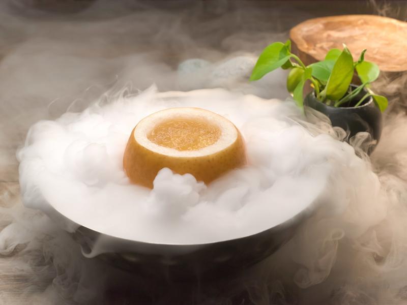 清香的水梨炖官燕。(餐馆提供)