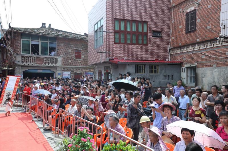 哆头村民热情参与首届莆田哆头蛏节。