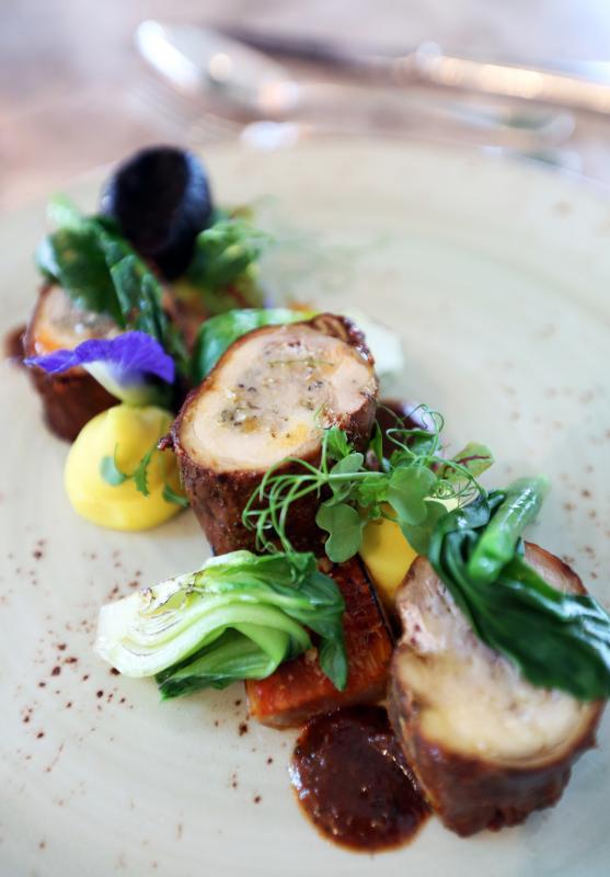 黑果鸡变奏兼具传统与创新口味。