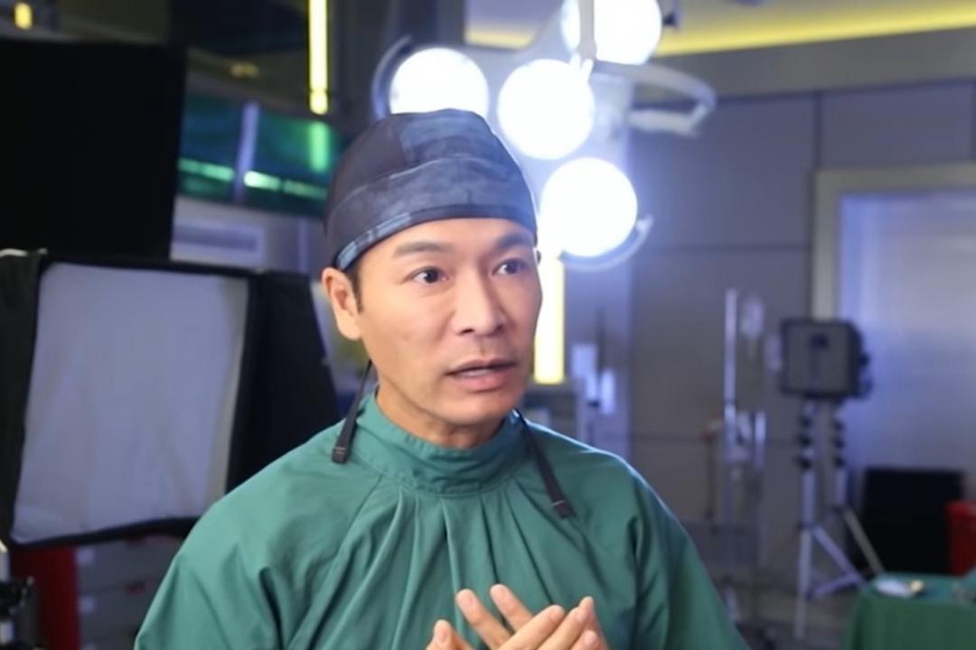 郭晋安事前看了不少影片学习手术技巧。(互联网)