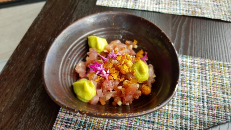 Skai的黄鳍金枪鱼，搭配鳄梨果和鹰嘴豆，入口香滑。（黄亿敏摄）