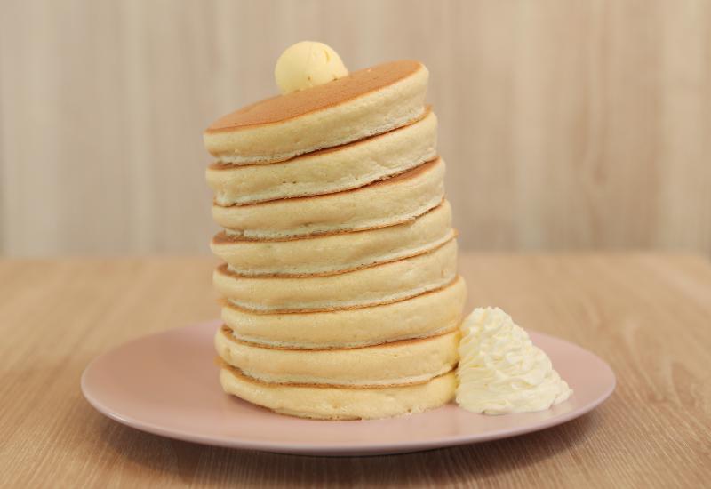 八层Belle-ville千层松饼上桌时轻微晃动，净吃也很美味。（陈来福摄）