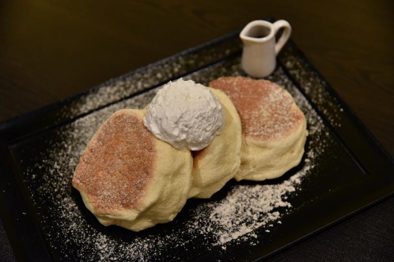 以有机米粉和米油特制的无麸质原味松饼。（伍书永摄）