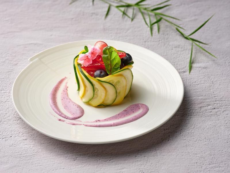 爽口的松露栉瓜鲜果乳酪挞。