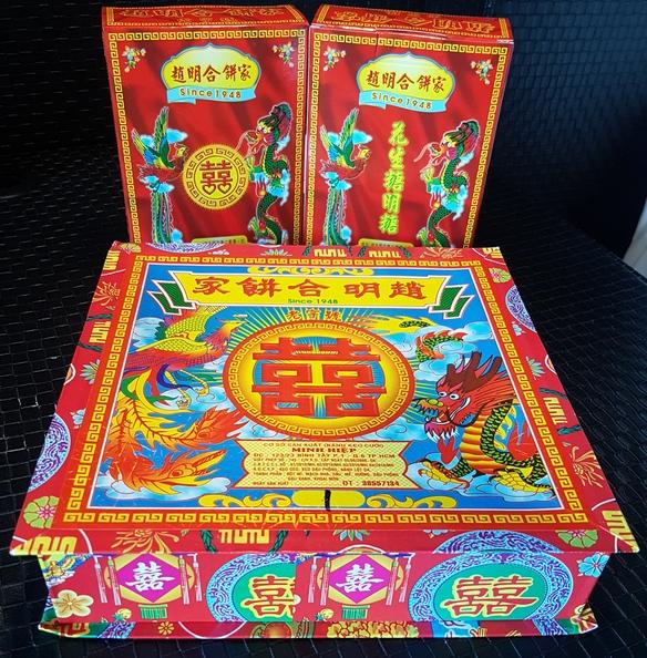 赵家安20多年前征询街坊和客户意见后设计的喜庆礼盒,沿用至今。
