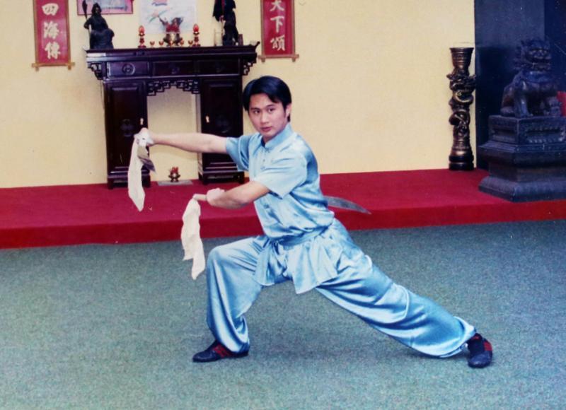 2004年,洪榅胜到德国参加武术比赛。(受访者提供)