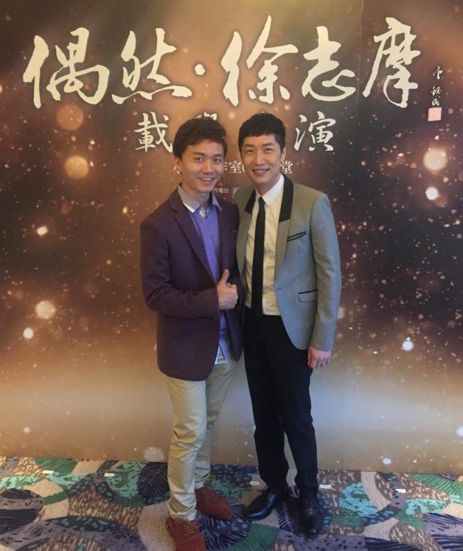 王嘉翊(左)将马浚伟的《偶然·徐志摩》引进新加坡演出。