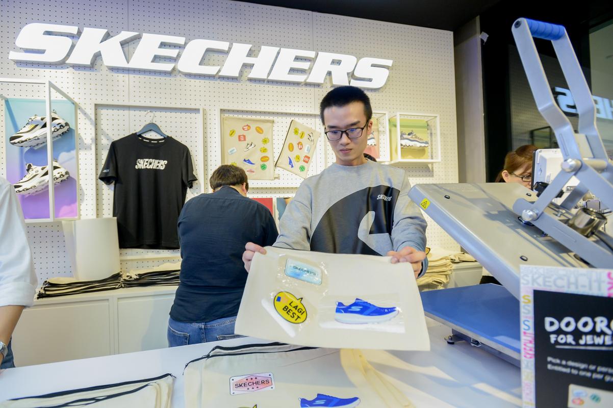 skechers_jewel_changi_airport_store_6_Large.jpg