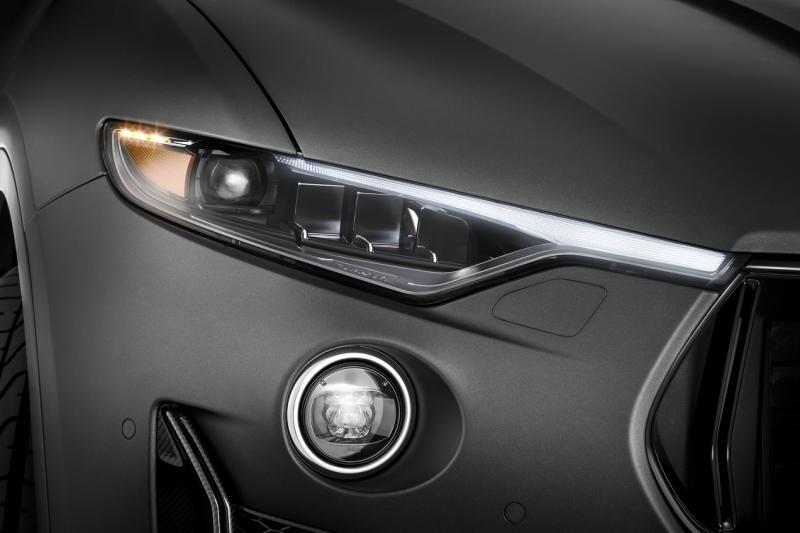 LED车头灯和日照灯，提高车子的照明度，连雾灯都那么吸睛。