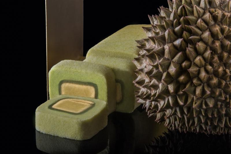 猫山王冰心蛋糕,有班兰蛋糕、咖椰、鸡蛋和猫山王榴梿肉四层。(商家提供)